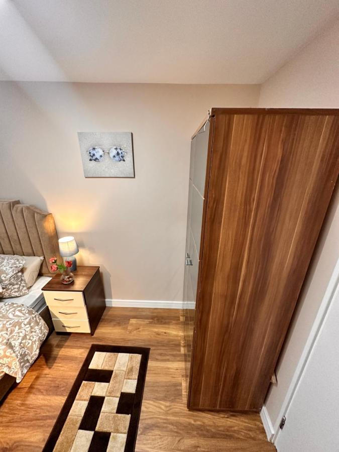 Canary Wharf Single Double And En-Suite Rooms ロンドン エクステリア 写真