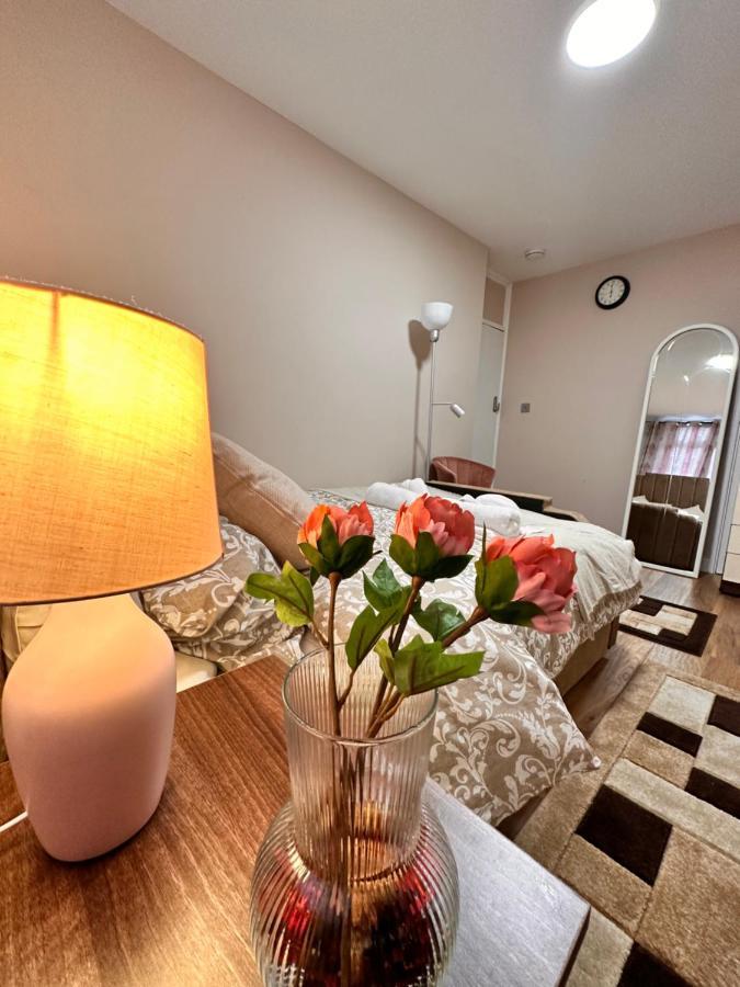 Canary Wharf Single Double And En-Suite Rooms ロンドン エクステリア 写真