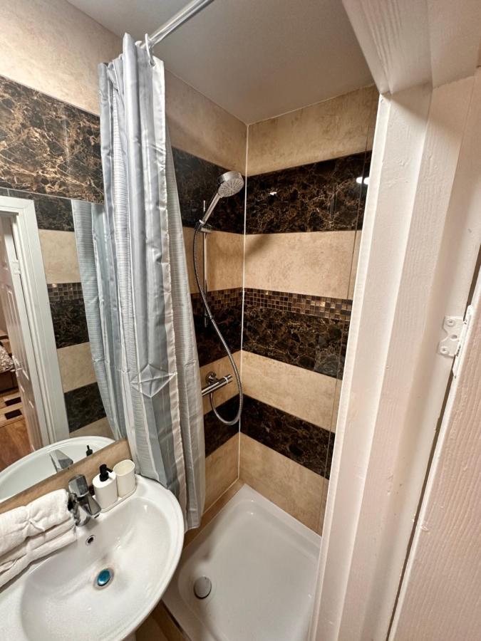 Canary Wharf Single Double And En-Suite Rooms ロンドン エクステリア 写真