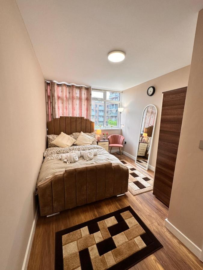 Canary Wharf Single Double And En-Suite Rooms ロンドン エクステリア 写真