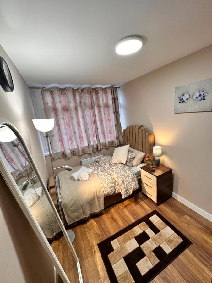 Canary Wharf Single Double And En-Suite Rooms ロンドン エクステリア 写真