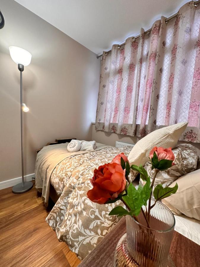 Canary Wharf Single Double And En-Suite Rooms ロンドン エクステリア 写真