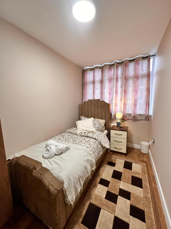 Canary Wharf Single Double And En-Suite Rooms ロンドン エクステリア 写真