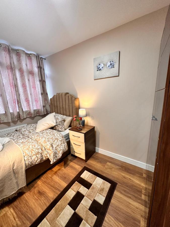 Canary Wharf Single Double And En-Suite Rooms ロンドン エクステリア 写真