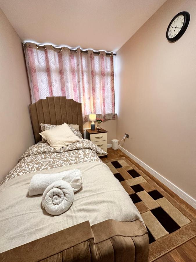 Canary Wharf Single Double And En-Suite Rooms ロンドン エクステリア 写真
