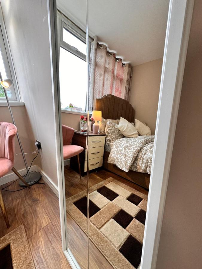 Canary Wharf Single Double And En-Suite Rooms ロンドン エクステリア 写真