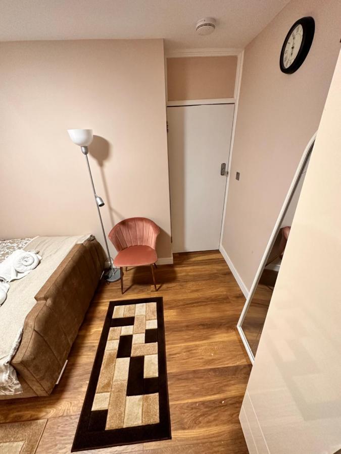 Canary Wharf Single Double And En-Suite Rooms ロンドン エクステリア 写真