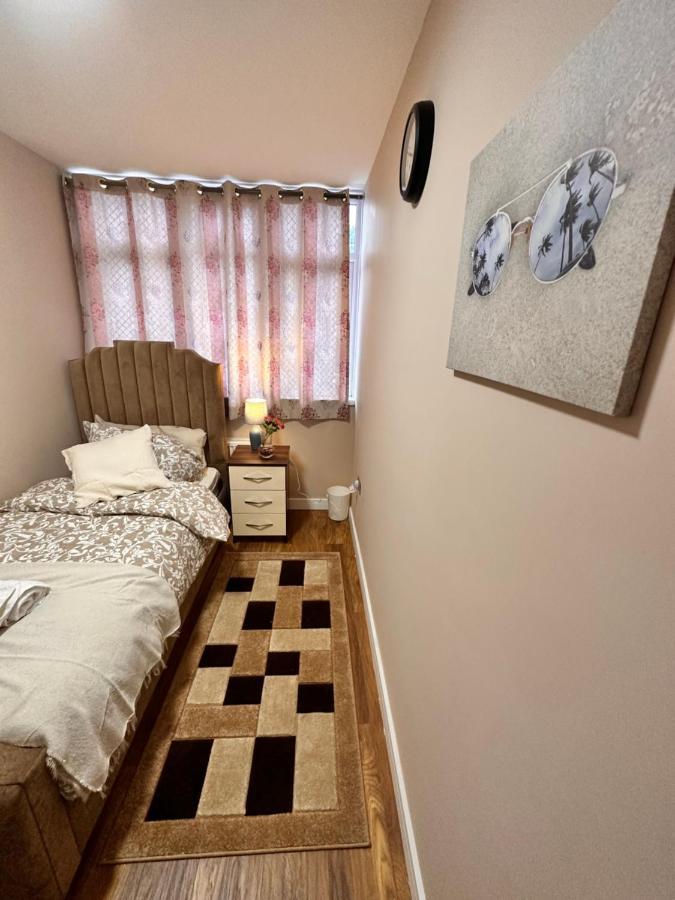 Canary Wharf Single Double And En-Suite Rooms ロンドン エクステリア 写真