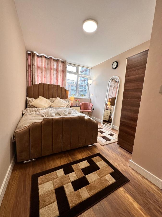 Canary Wharf Single Double And En-Suite Rooms ロンドン エクステリア 写真