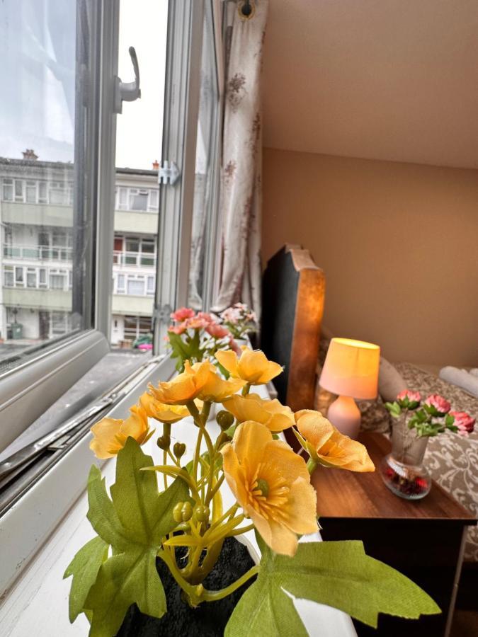 Canary Wharf Single Double And En-Suite Rooms ロンドン エクステリア 写真